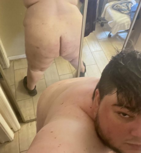 Naken lekkede OnlyFans-bilde av Krissmatthewsxxx