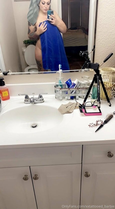 Обнаженная фотография утечки OnlyFans от Xxtattooedbarbie