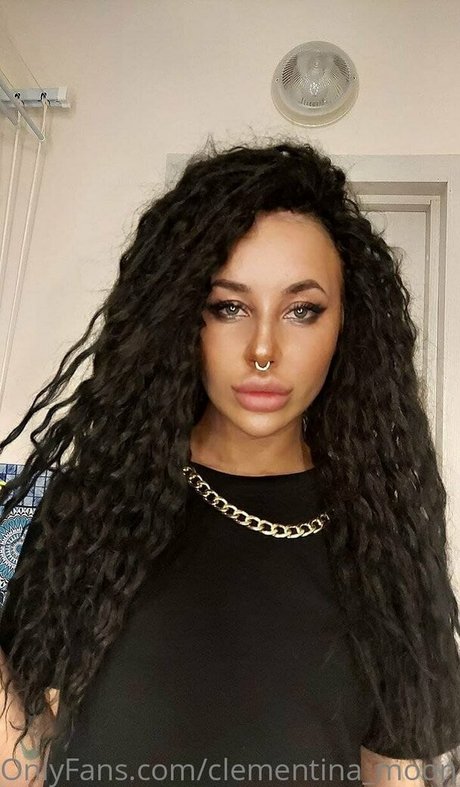 Naken lekkede OnlyFans-bilde av Clementinamoon