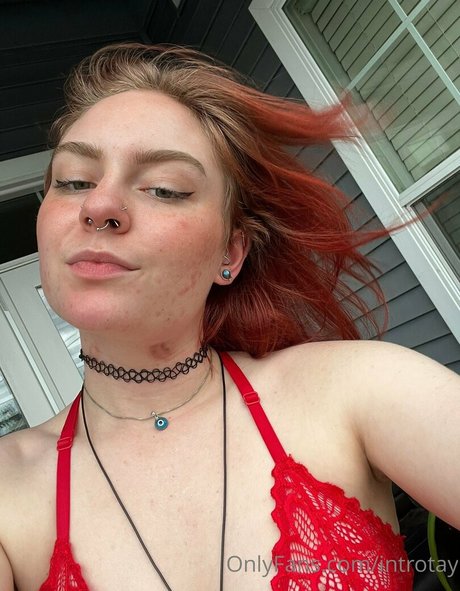 OnlyFans-model Introtay