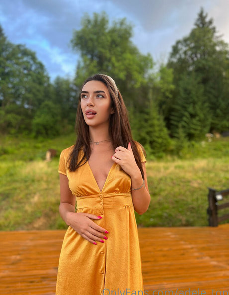 Обнаженная фотография утечки OnlyFans от Adeletop