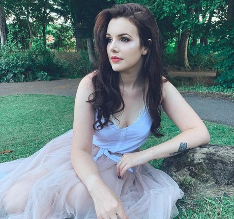 Nahá fotka uniklých OnlyFans od Cherry Wallis