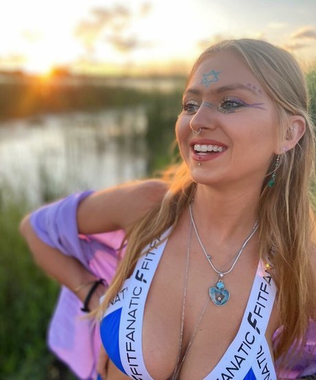 Nahá fotka uniklých OnlyFans od Sunkitty