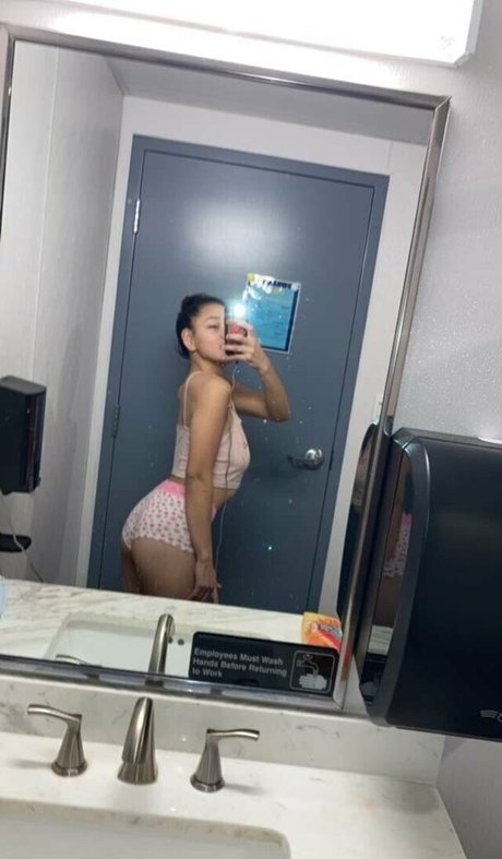 Обнаженная фотография утечки OnlyFans от Bbygrl423