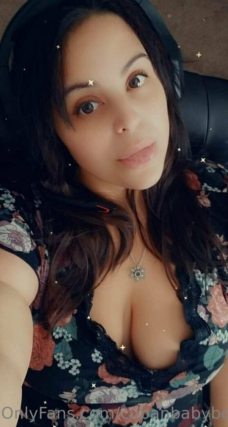 Nacktes geleaktes OnlyFans-Foto von Cubanbabybella