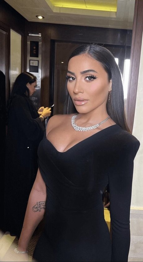 Naakte gelekte OnlyFans-foto van Dina El Sherbiny