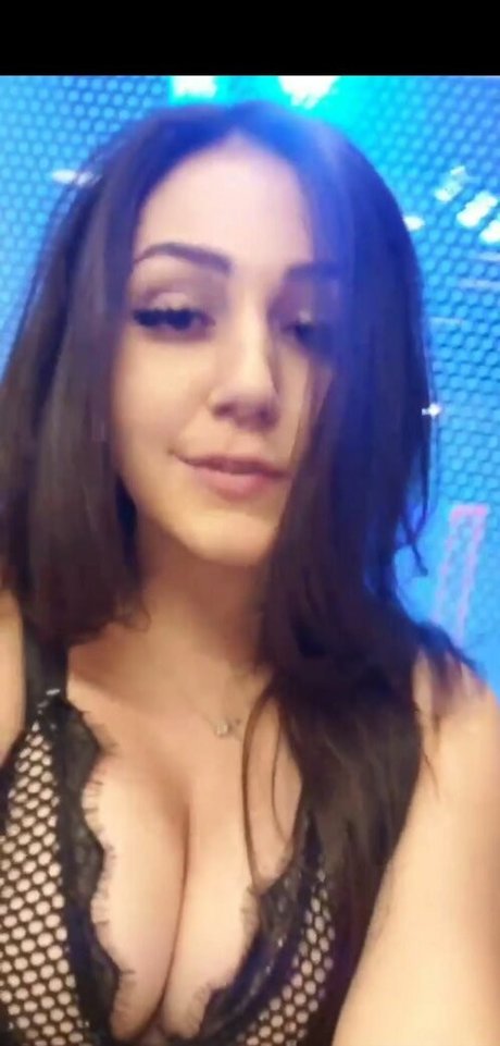 Naken lekkede OnlyFans-bilde av Carolzinha