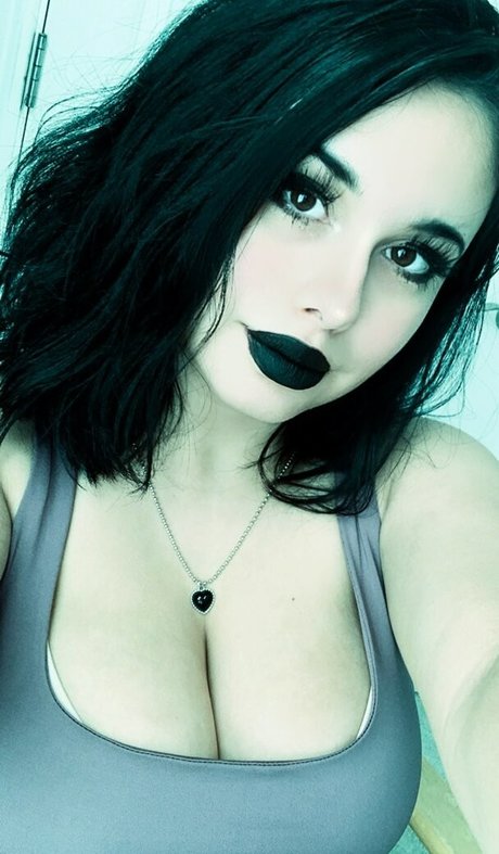 Foto di nudo di fuga di OnlyFans di Marianalabruja