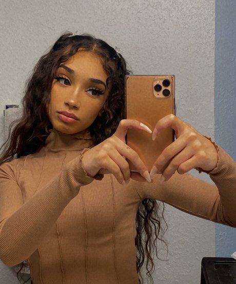 Обнаженная фотография утечки OnlyFans от Alyssaleaasmr