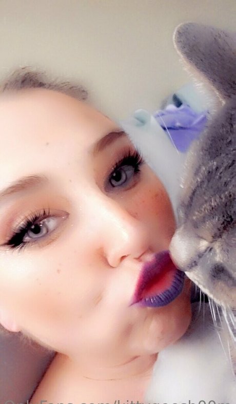 Foto di nudo di fuga di OnlyFans di Kittygoesb00m