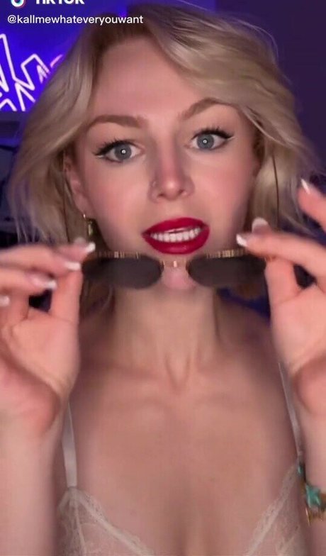 Naken läckt OnlyFans-bild av Kallmekris