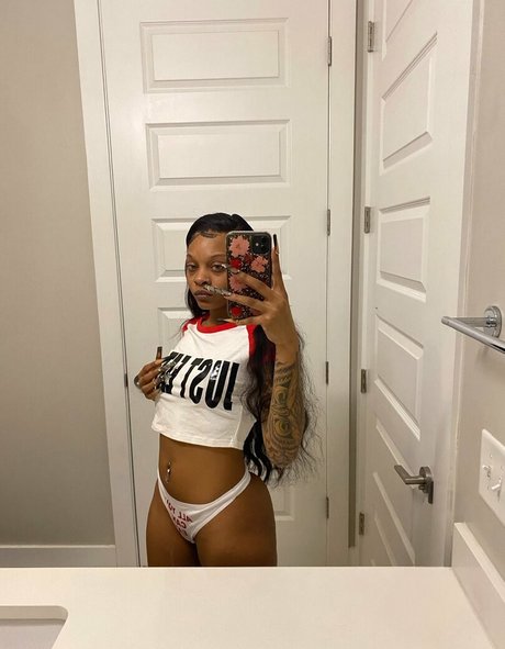 Naken lekkede OnlyFans-bilde av Kashofficials