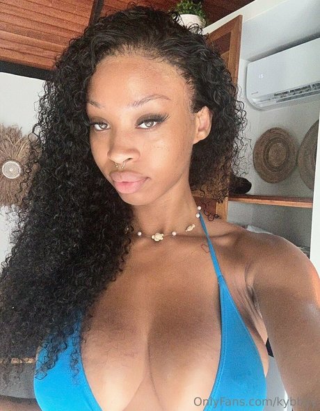 Foto di nudo di fuga di OnlyFans di Kybbyy