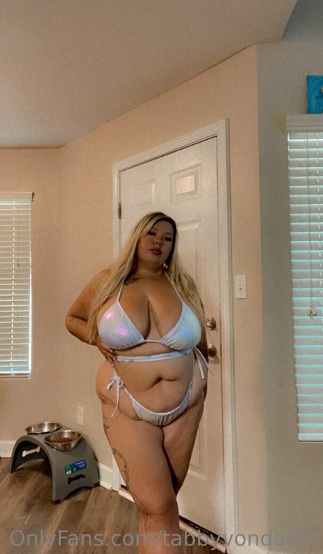 Naken lekkede OnlyFans-bilde av Tabbyvondamn