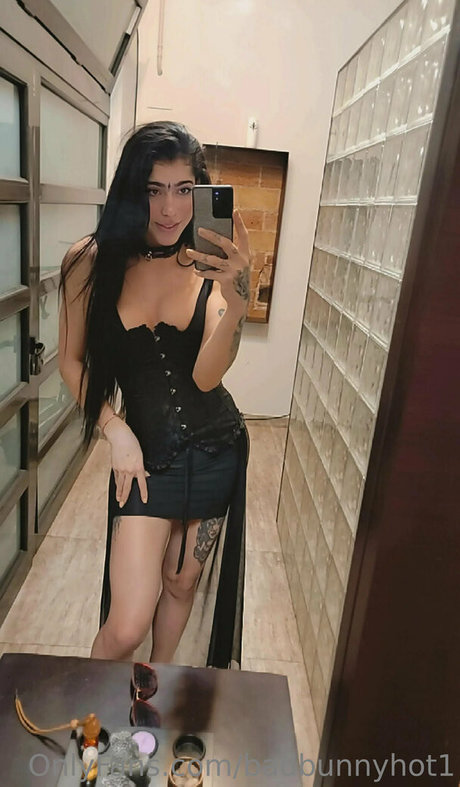 Naken lekkede OnlyFans-bilde av Badbunnyhot1