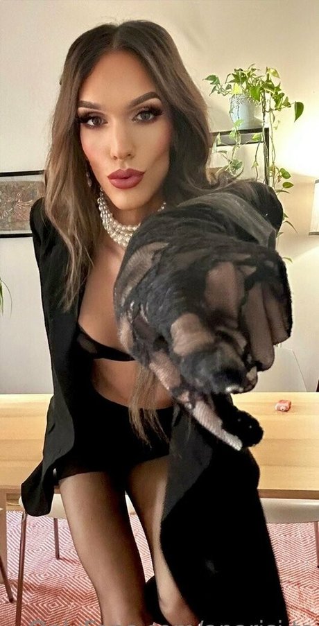 Обнаженная фотография утечки OnlyFans от Aparisits