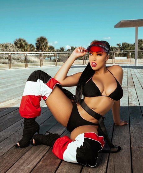 Nacktes geleaktes OnlyFans-Foto von Leila Grey