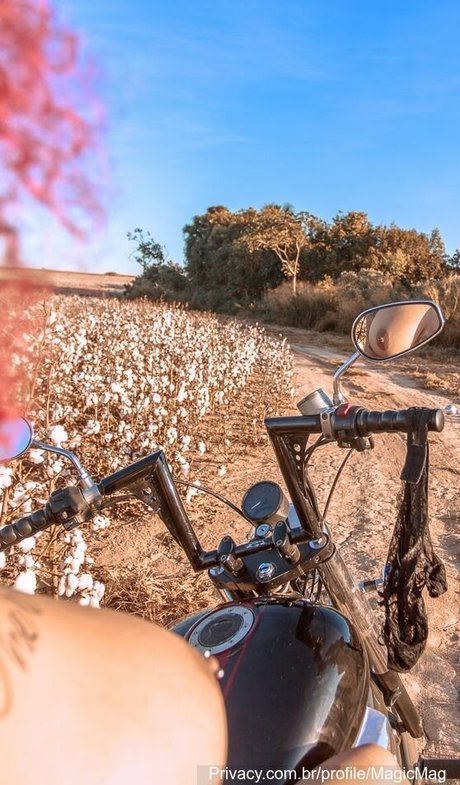 Nahá fotka uniklých OnlyFans od Varias Em Um