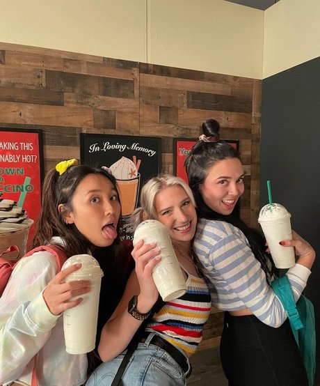 Naken lekkede OnlyFans-bilde av Olivia Sui