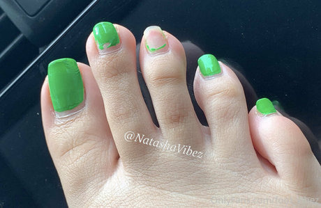 Naakte gelekte OnlyFans-foto van Footvibez