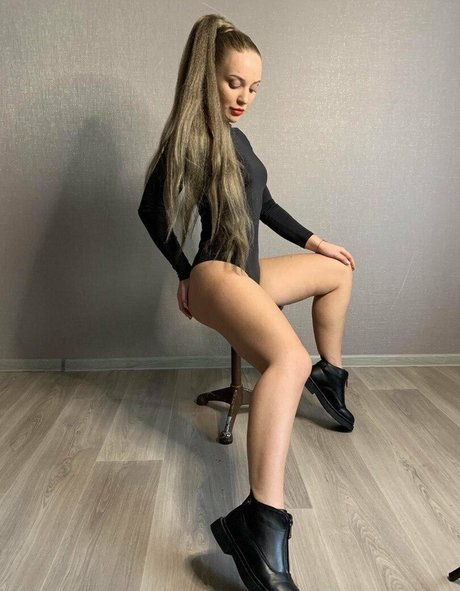 Alasti lekkinud OnlyFans-i pilt Kissingk