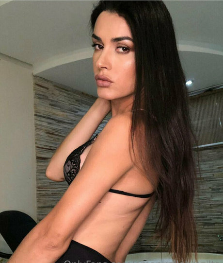 Photo nue de fuite OnlyFans de Emanuellebrazilts