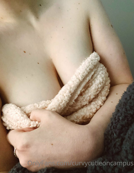 Curvycutieoncampus OnlyFans泄露裸照