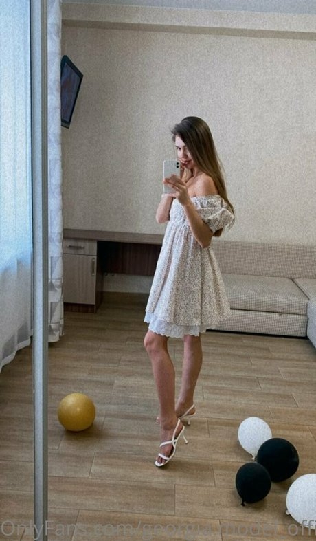 Naken lekkede OnlyFans-bilde av Georgiamodelofficial
