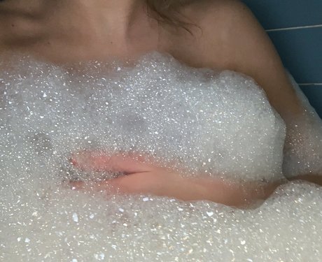 Naakte gelekte OnlyFans-foto van Rileynate