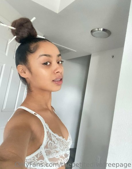 Thepetitedivafreepage OnlyFansリークヌード写真