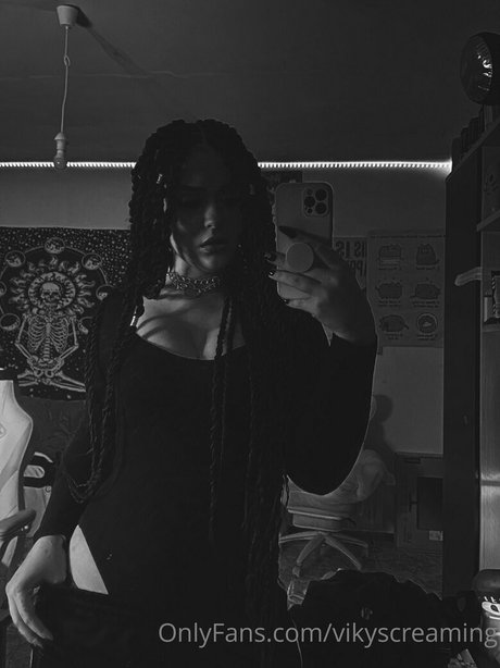 Nacktes geleaktes OnlyFans-Foto von Vikyscreaming
