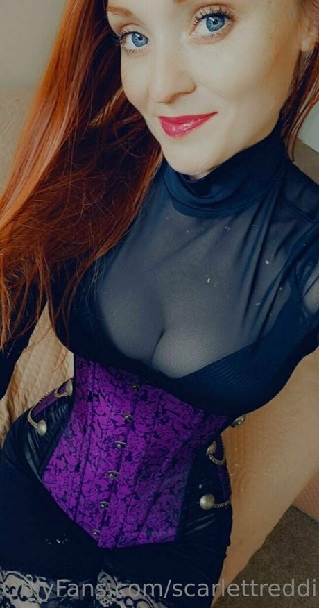 Naken lekkede OnlyFans-bilde av Scarlettredding