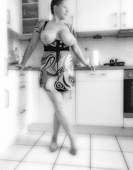 Naakte gelekte OnlyFans-foto van Bustynataschavip