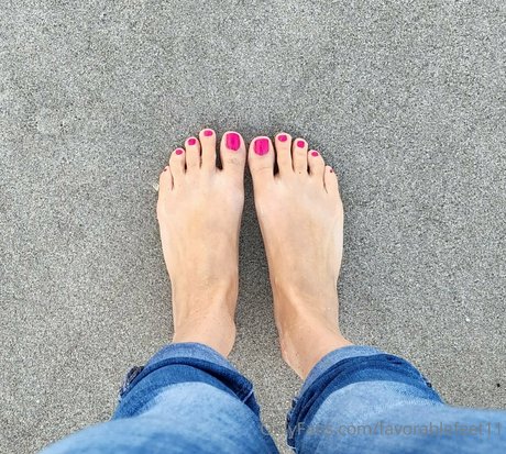 Alasti lekkinud OnlyFans-i pilt Favorablefeet11