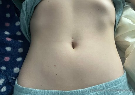 OnlyFans-model Bellymodel