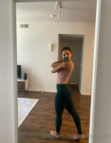 Foto desnuda filtrada de OnlyFans de Cleopatracanpaint