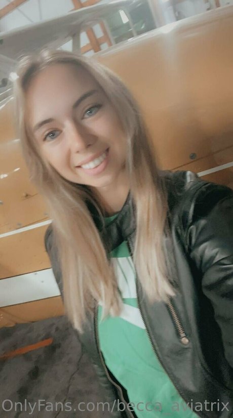 Naken lekkede OnlyFans-bilde av Beccaaviatrix