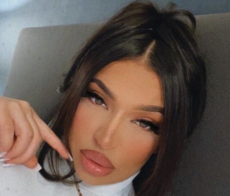 Arabiiandoll naked leaks OnlyFans pic