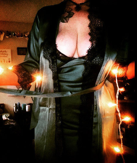 Naken lekkede OnlyFans-bilde av Crazyplantlady