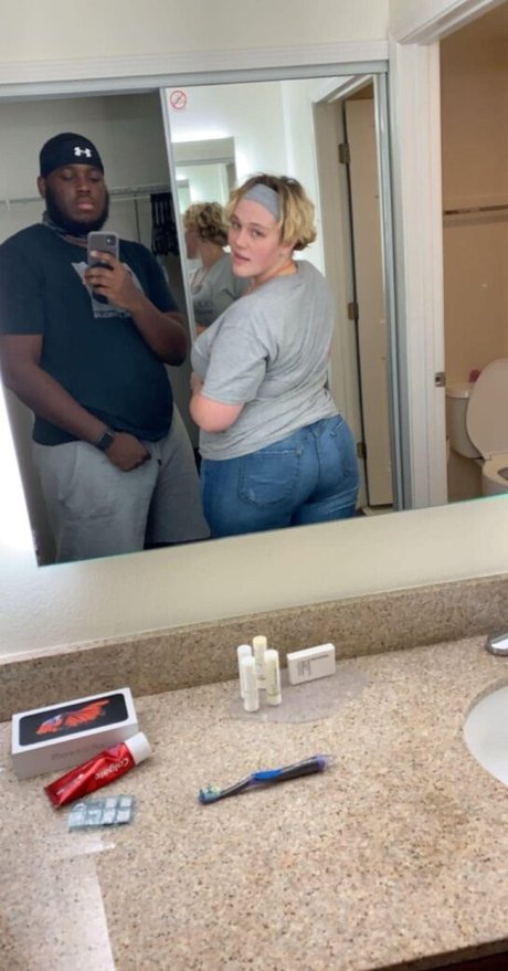 Naken lekkede OnlyFans-bilde av Theyhateshippy