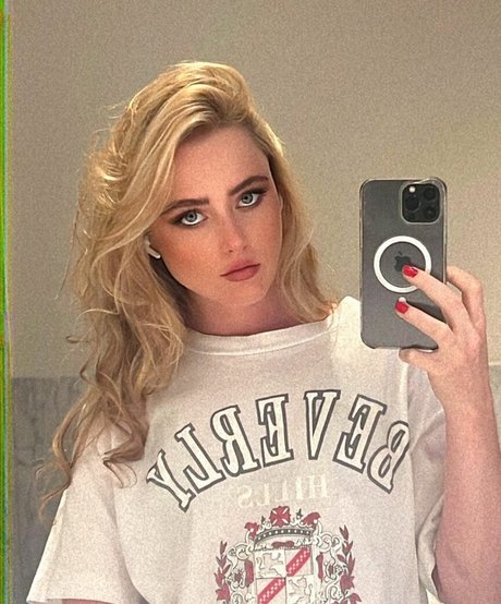 Nacktes geleaktes OnlyFans-Foto von Kathryn Newton