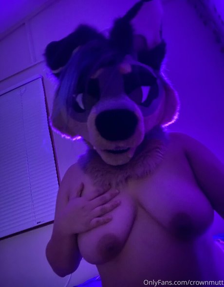 Naakte gelekte OnlyFans-foto van Crownmutt