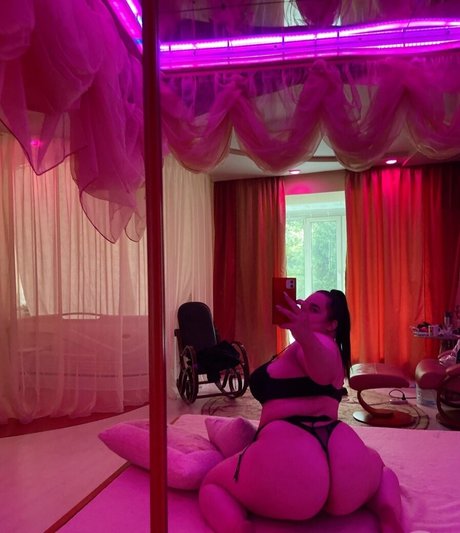 Обнаженная фотография утечки OnlyFans от Julia Missi