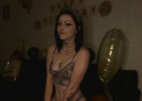 Naken lekkede OnlyFans-bilde av Friednoods