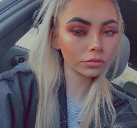 Naken lekkede OnlyFans-bilde av Lolateen18