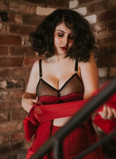 Naken lekkede OnlyFans-bilde av Aimee Leigh