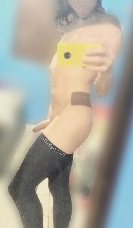 Naakte gelekte OnlyFans-foto van Lofye