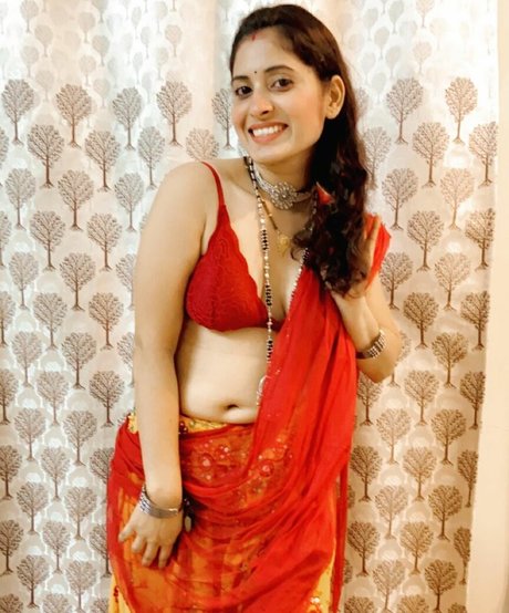 Nacktes geleaktes OnlyFans-Foto von Renu Chandra