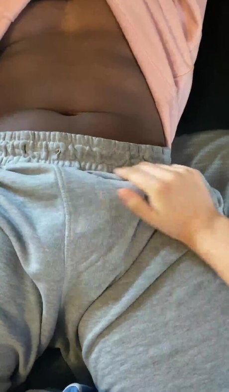 Foto desnuda filtrada de OnlyFans de Therealirlovers