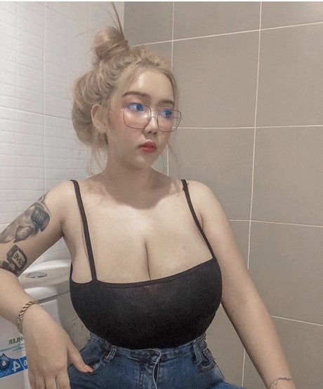 Yes Give OnlyFansリークヌード写真